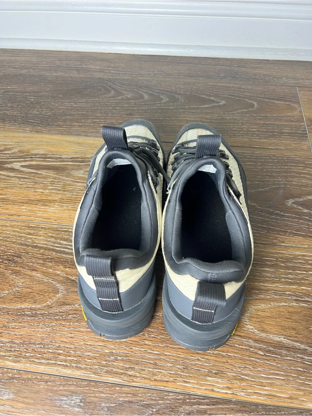 The North Face Glenclyffe Low Men's 10 Beige Black Vibram Hiking Shoes TNF